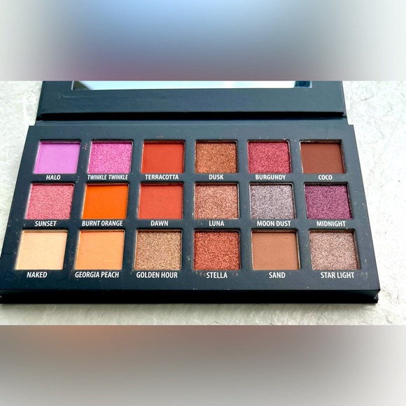 NEW! Kab Cosmetics Day + Night 18 Pan Eyeshadow Palette 21.6g/0.76oz Full Size - Picture 2 of 9